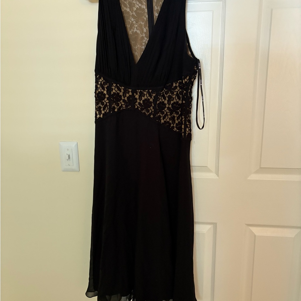 Tadashi collection womens size 14 100% silk black midi dress zip up